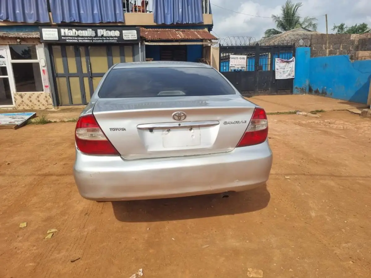 2004 Toyota Camry - Image 2