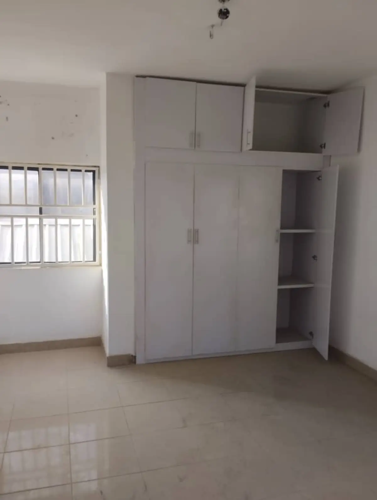 Distress sale - Image 2