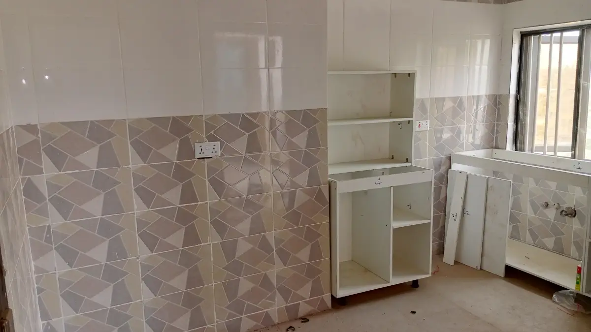 2bedroom flat for sale - Image 3