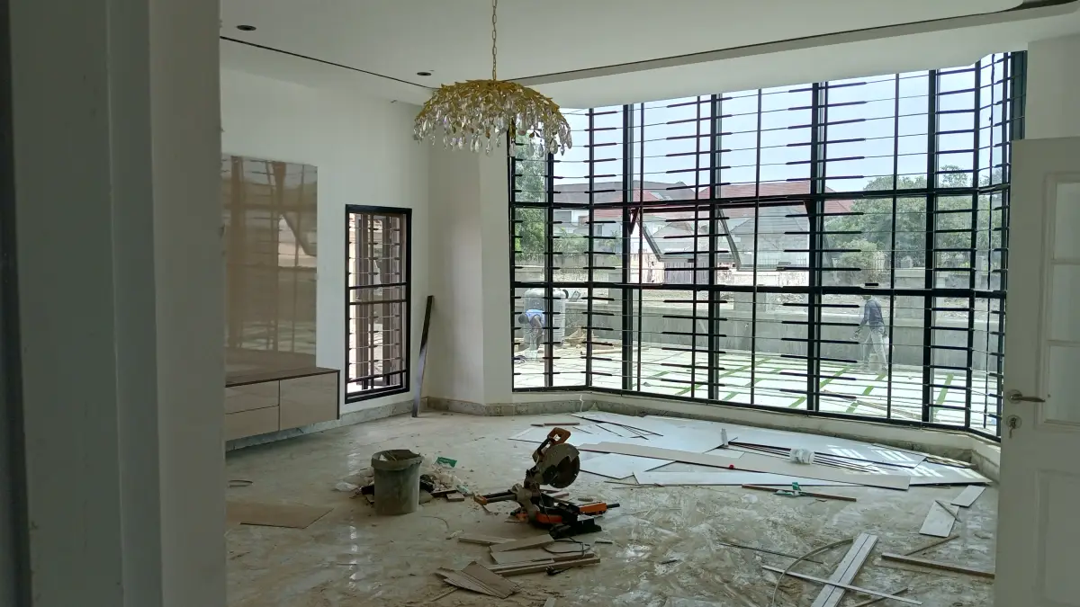 Luxurious Mansion 4 Sale - Image 2