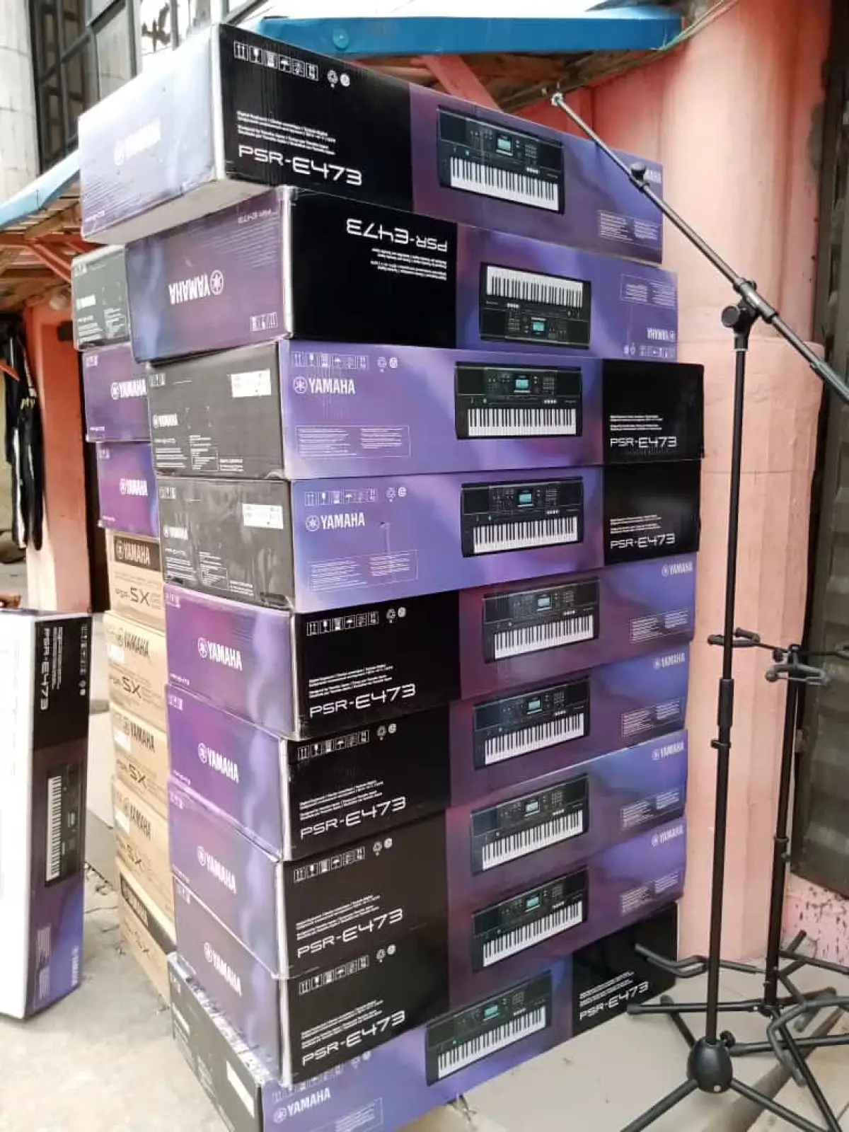 Yamaha keyboard PSR-E473 - Image 3