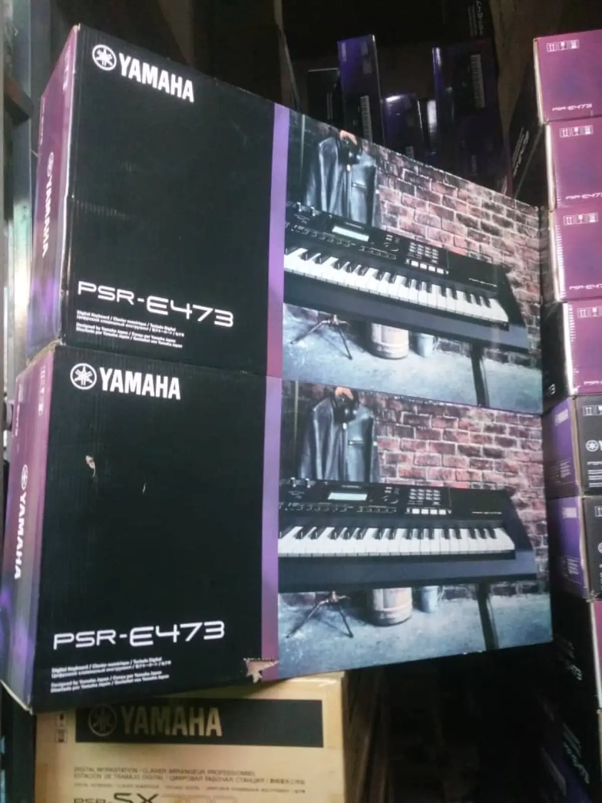 Yamaha keyboard PSR-E473 - Image 4