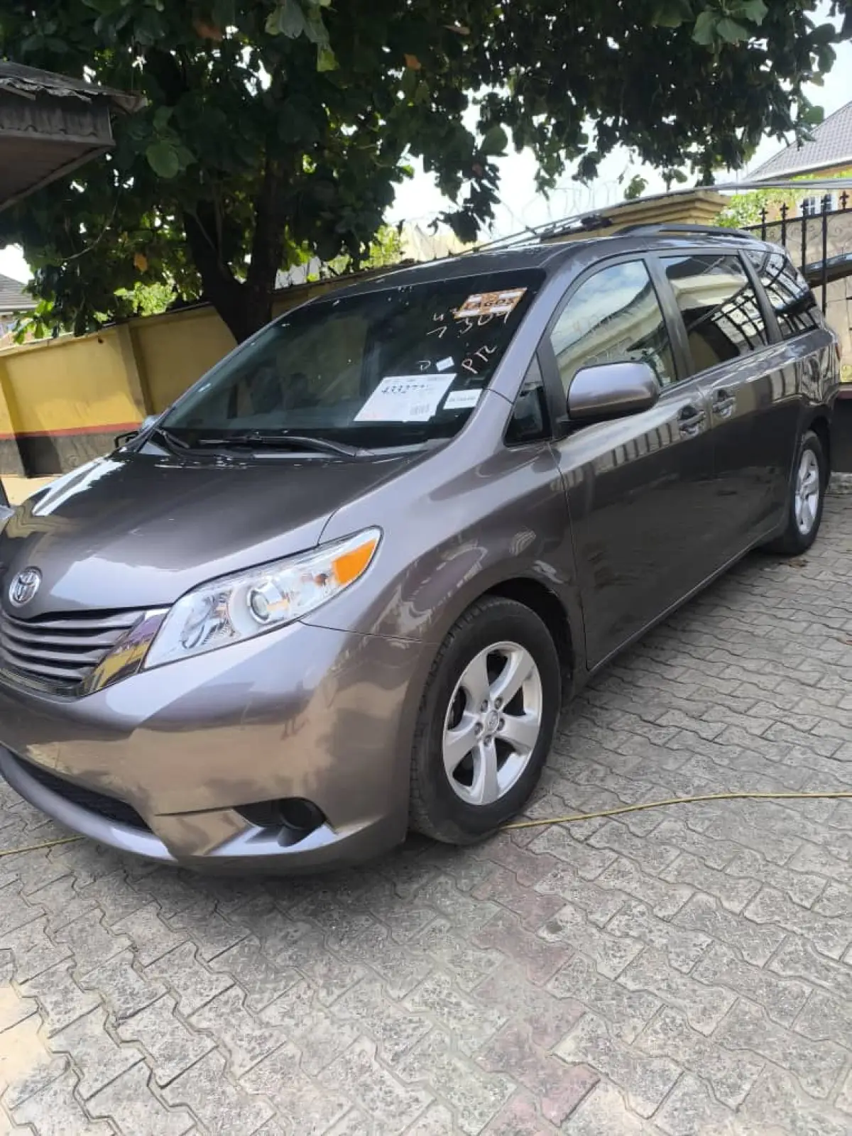 TOKS TOYOTA SIENNA LE 2016 MODEL - Image 3