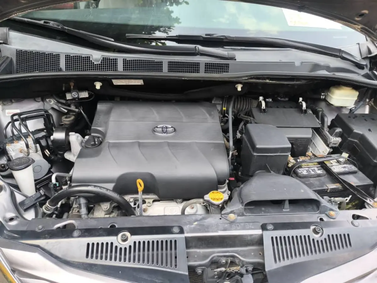 TOKS TOYOTA SIENNA LE 2016 MODEL - Image 4