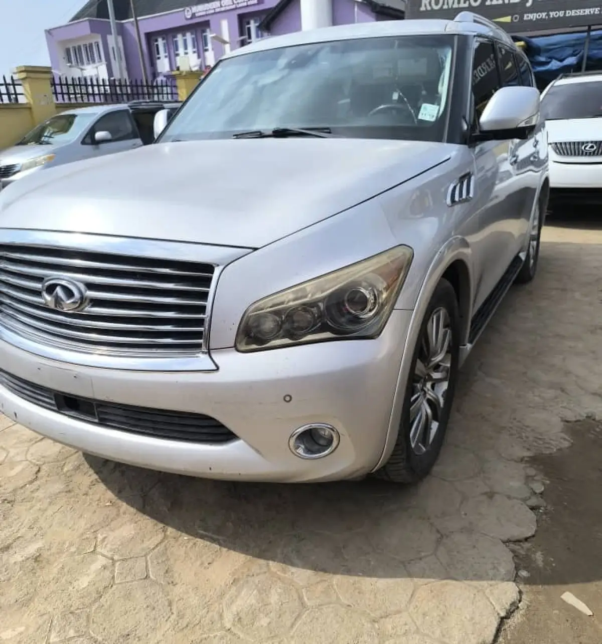 NEATLY USED INFINITI QX56 2010 MODEL FULL OPTION - Image 2