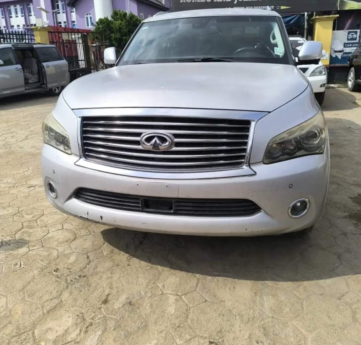 NEATLY USED INFINITI QX56 2010 MODEL FULL OPTION - Image 1