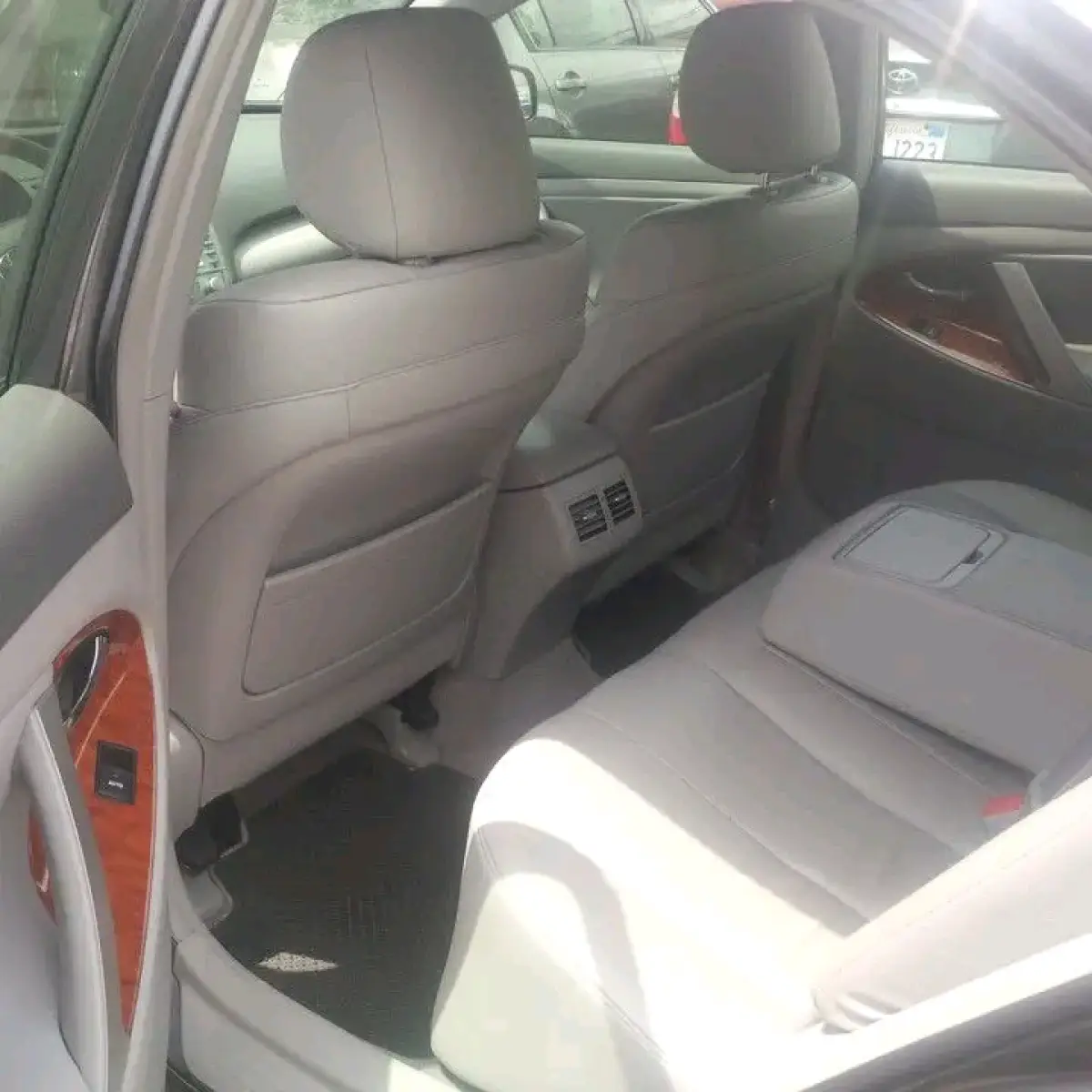 Toyota Camry XLE - Image 6