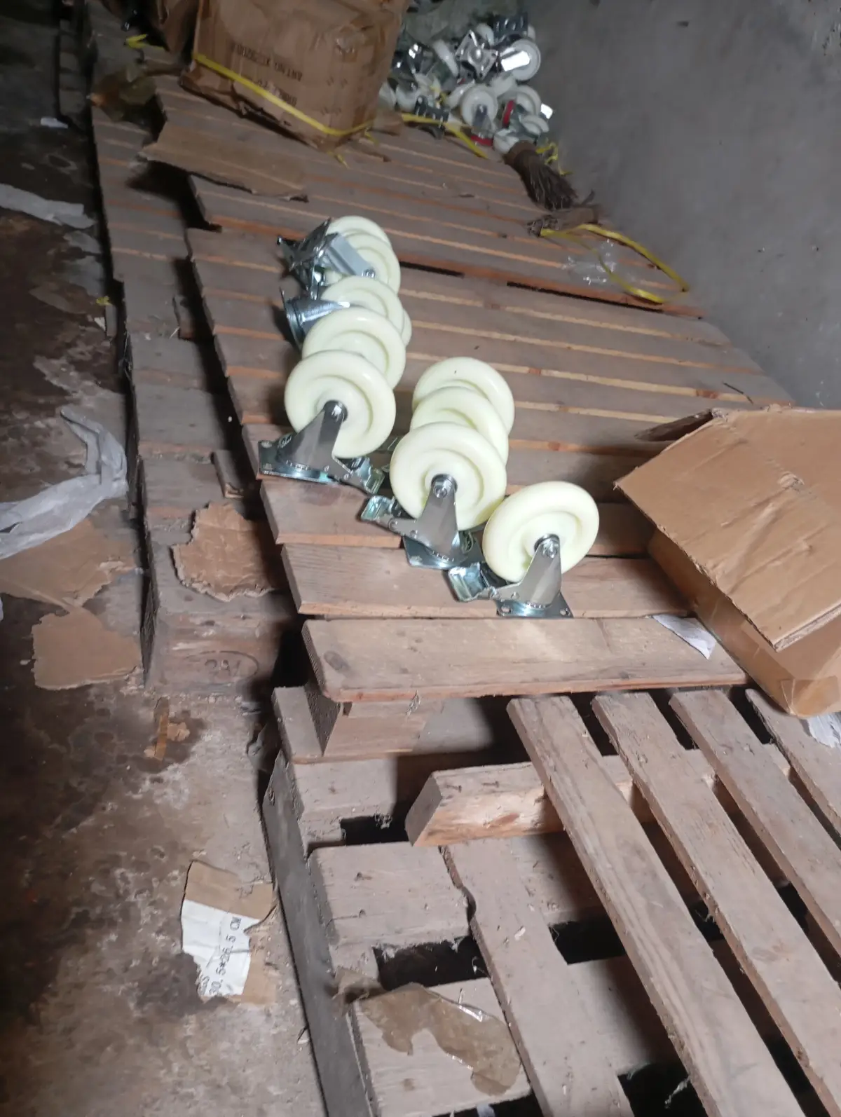 Castor wheel - Image 1