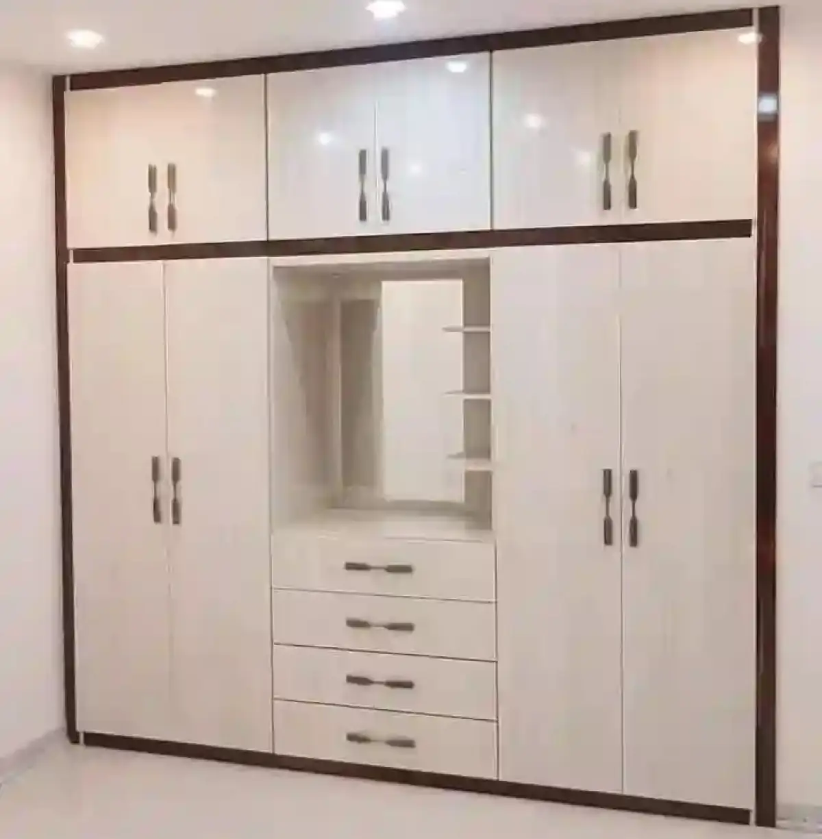 Inbuilt wardrobe - Image 5