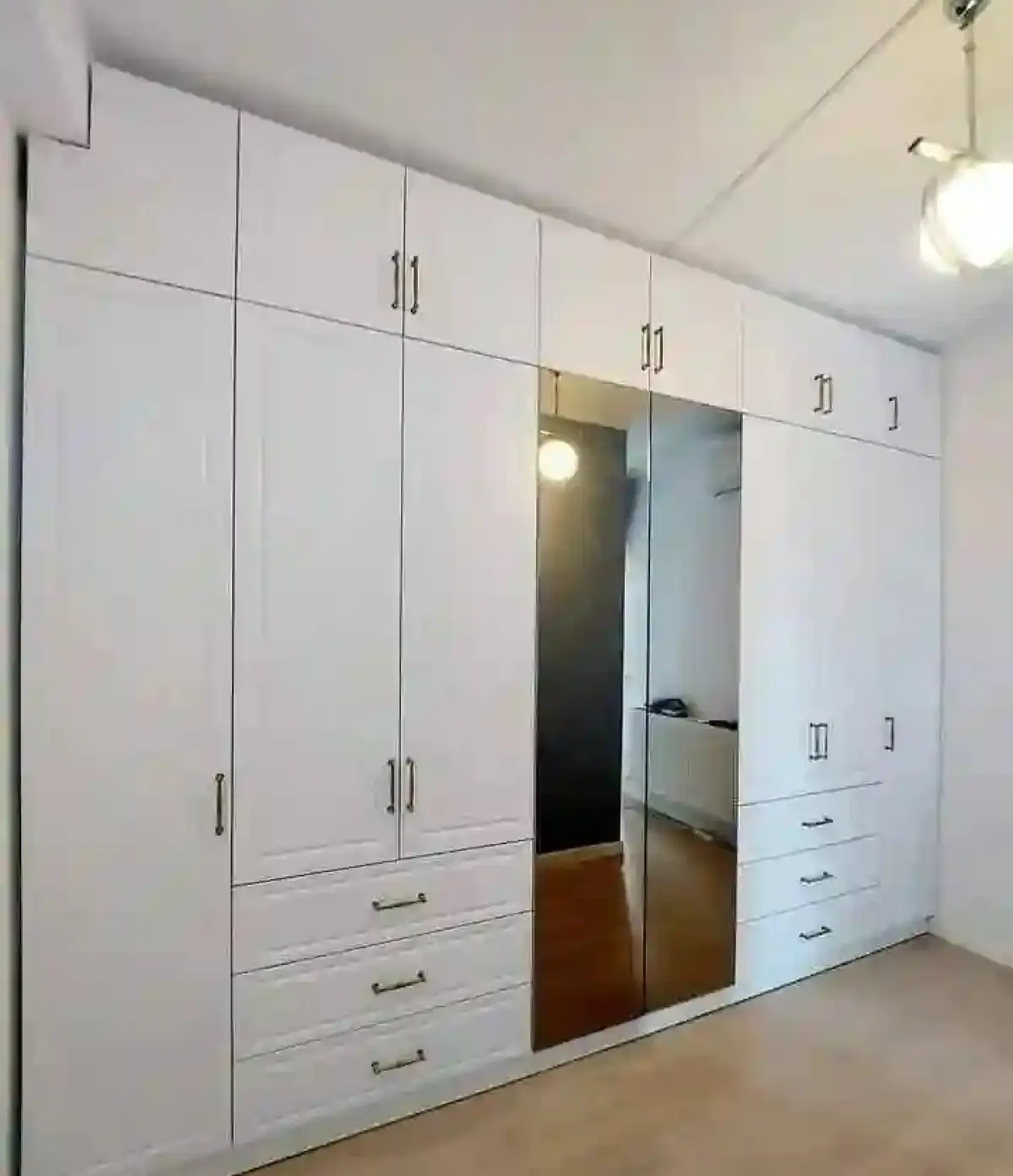 Inbuilt wardrobe - Image 6