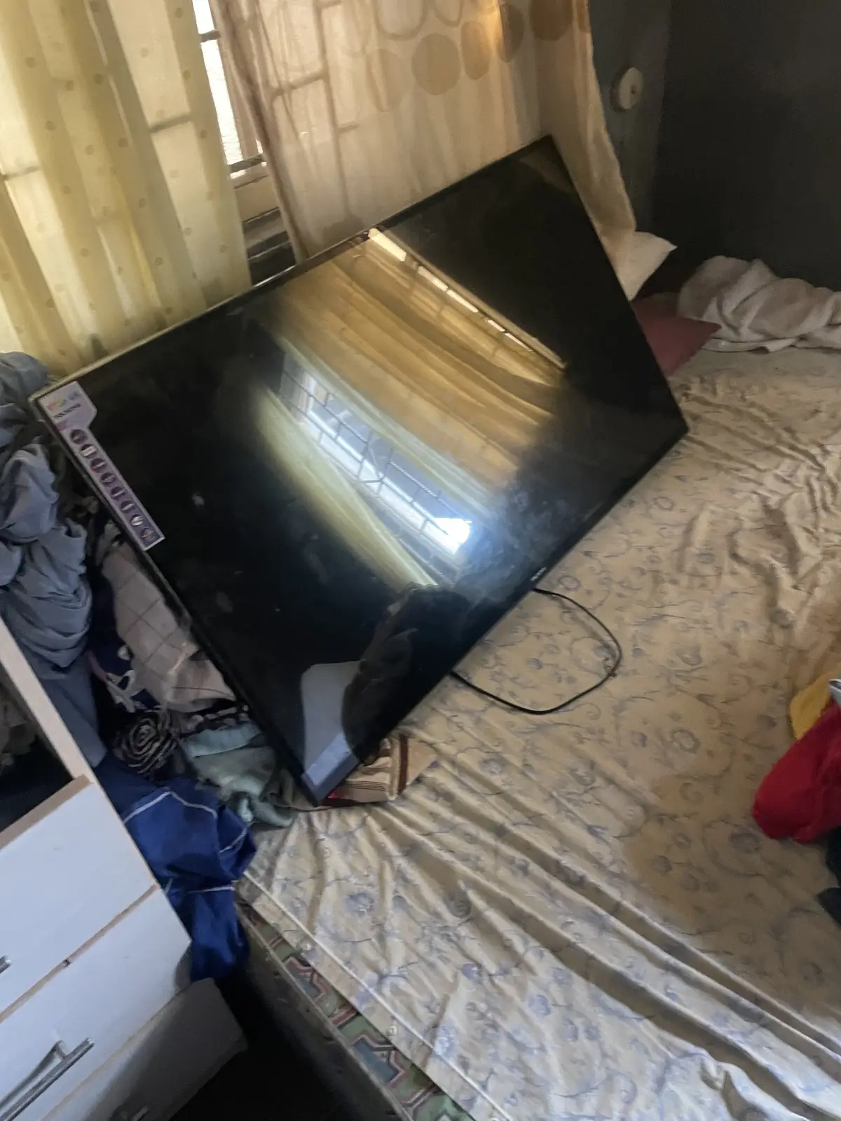 Polyester Tv - Image 1