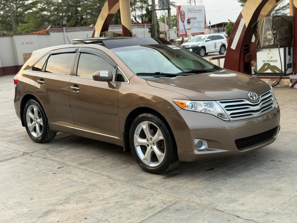 Toyota Venza 2010 Fullest Option - Image 2