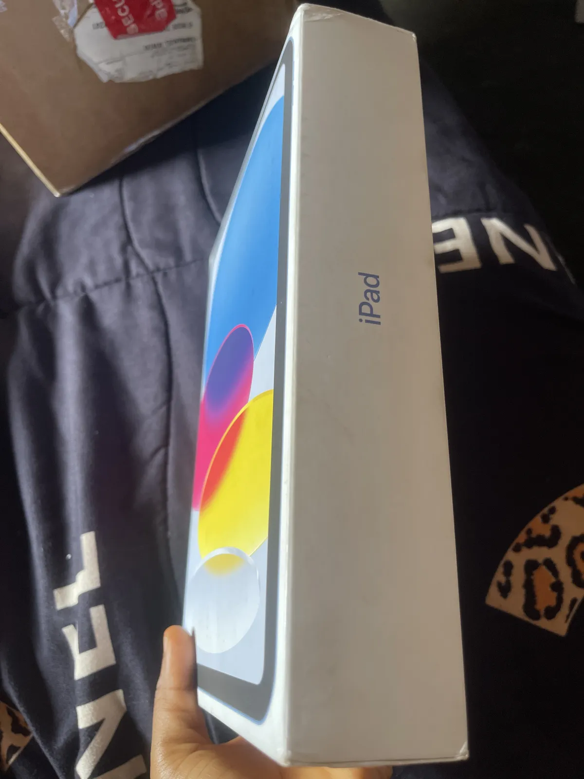 iPad (A16) WIFI and cellular 128gb blue 2025 11th gen - Image 3