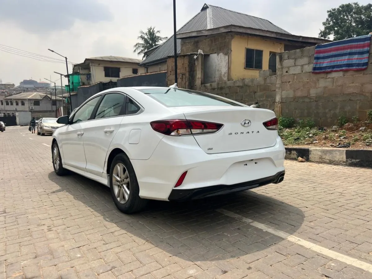 Hyundai Sonata - Image 6