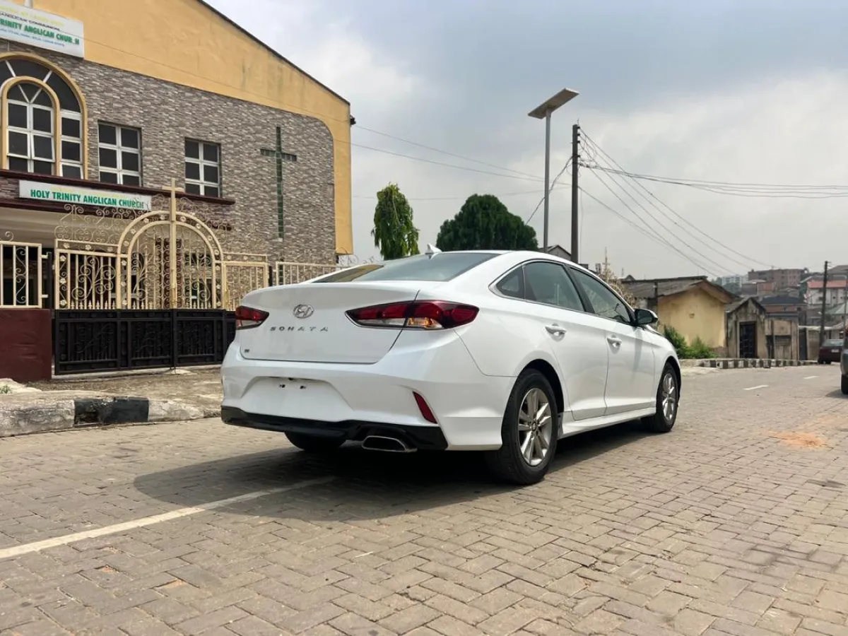 Hyundai Sonata - Image 7