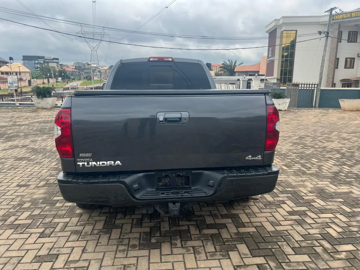 Toyota tundra - Image 2