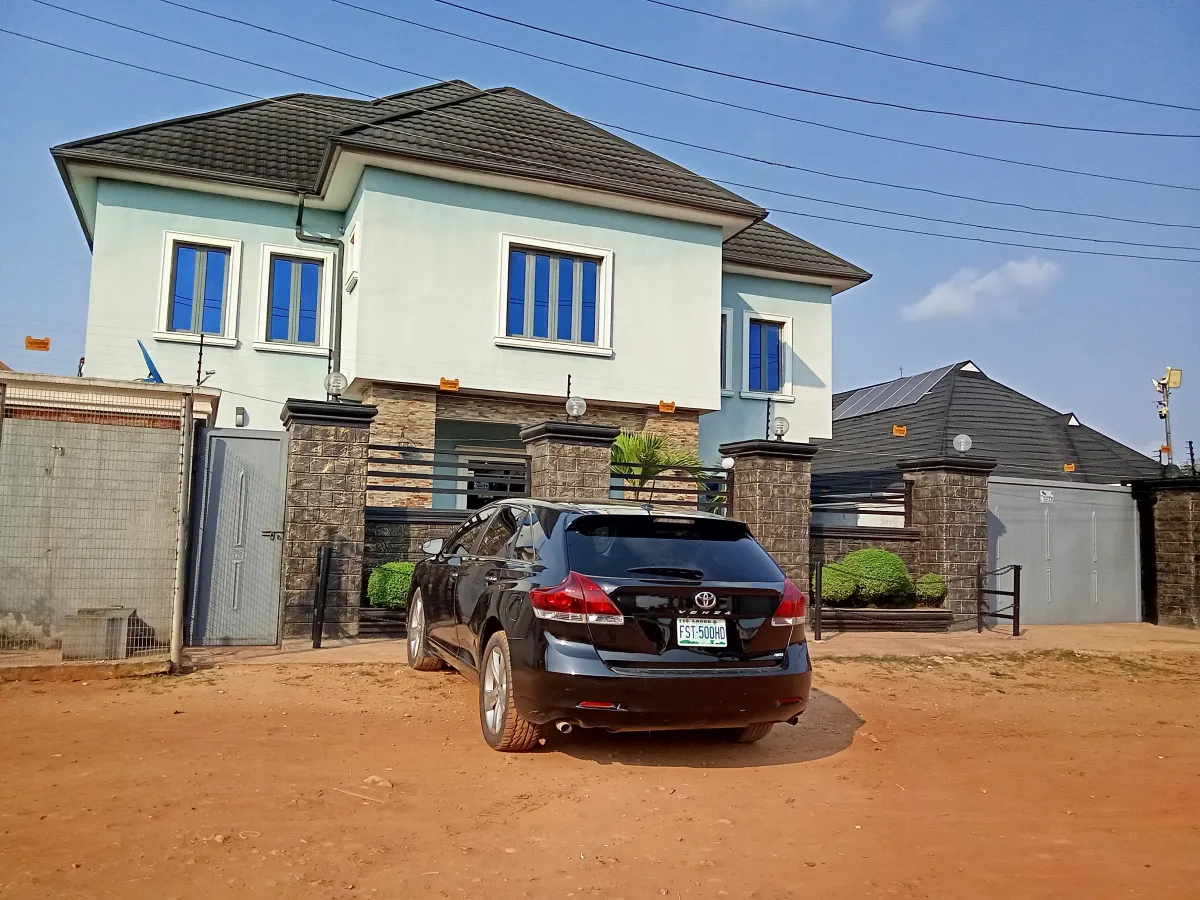 Fifteen rooms hotel - Image 1