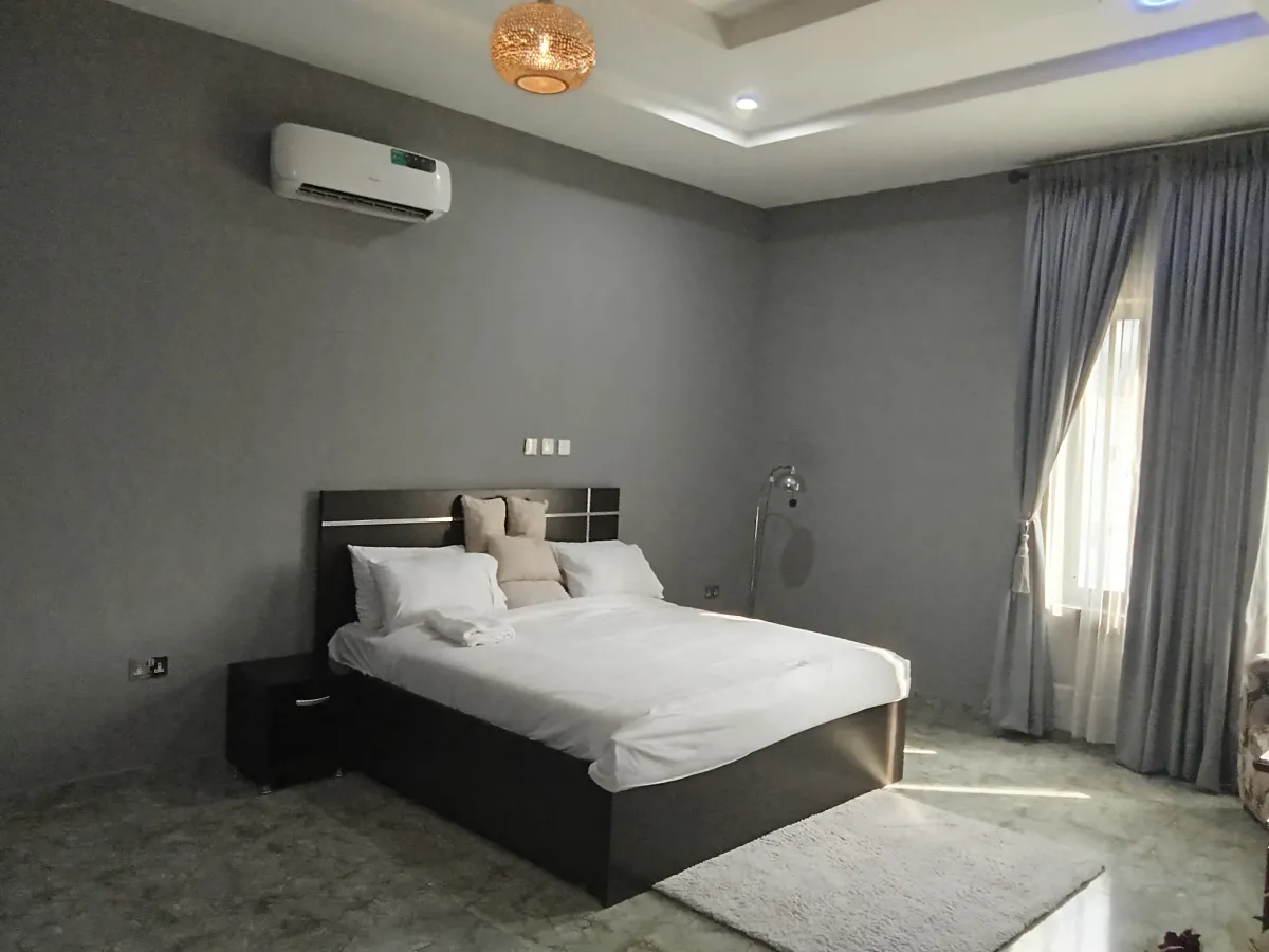 Fifteen rooms hotel - Image 2