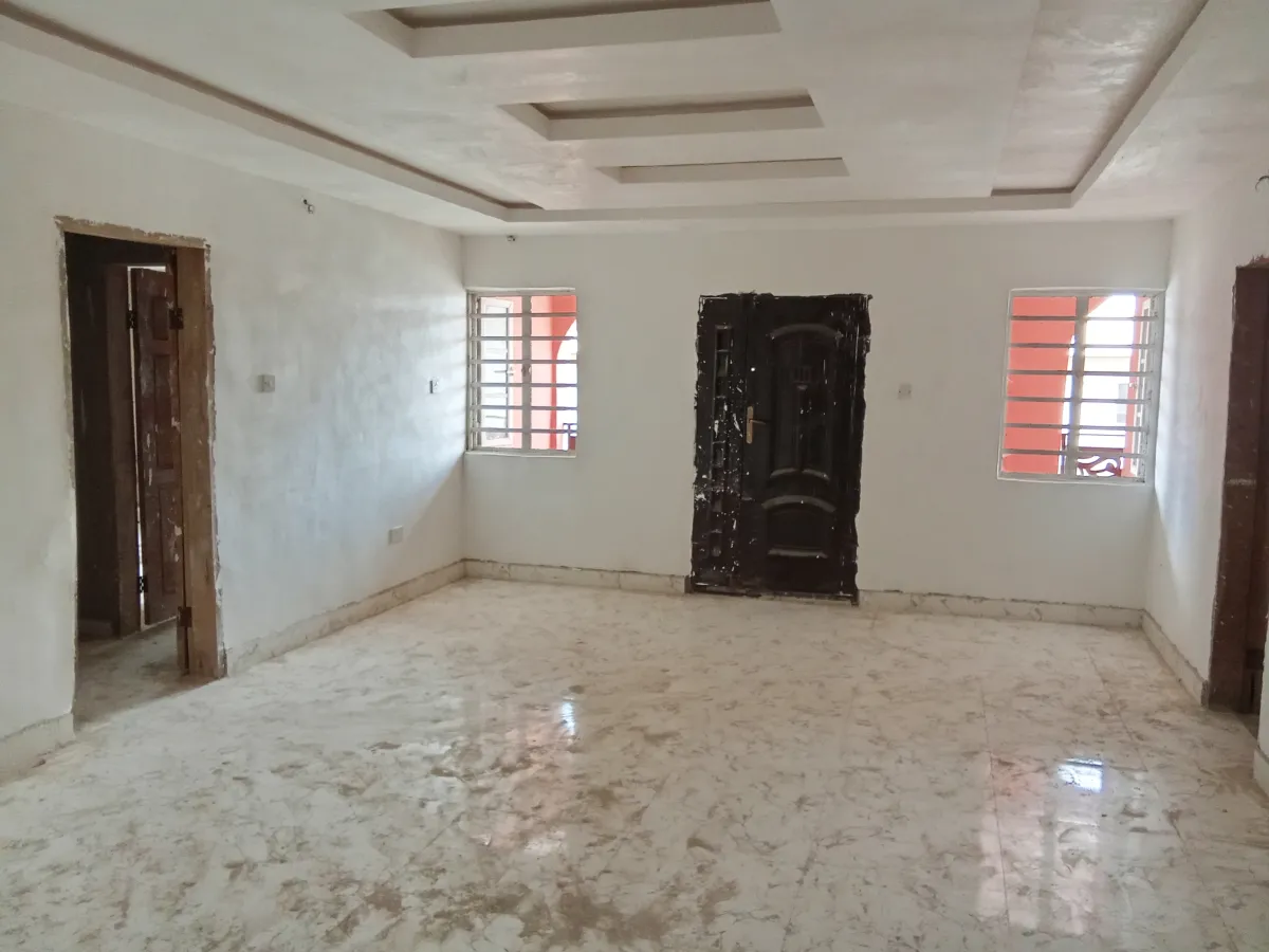 Building of six flat for lease - Image 3