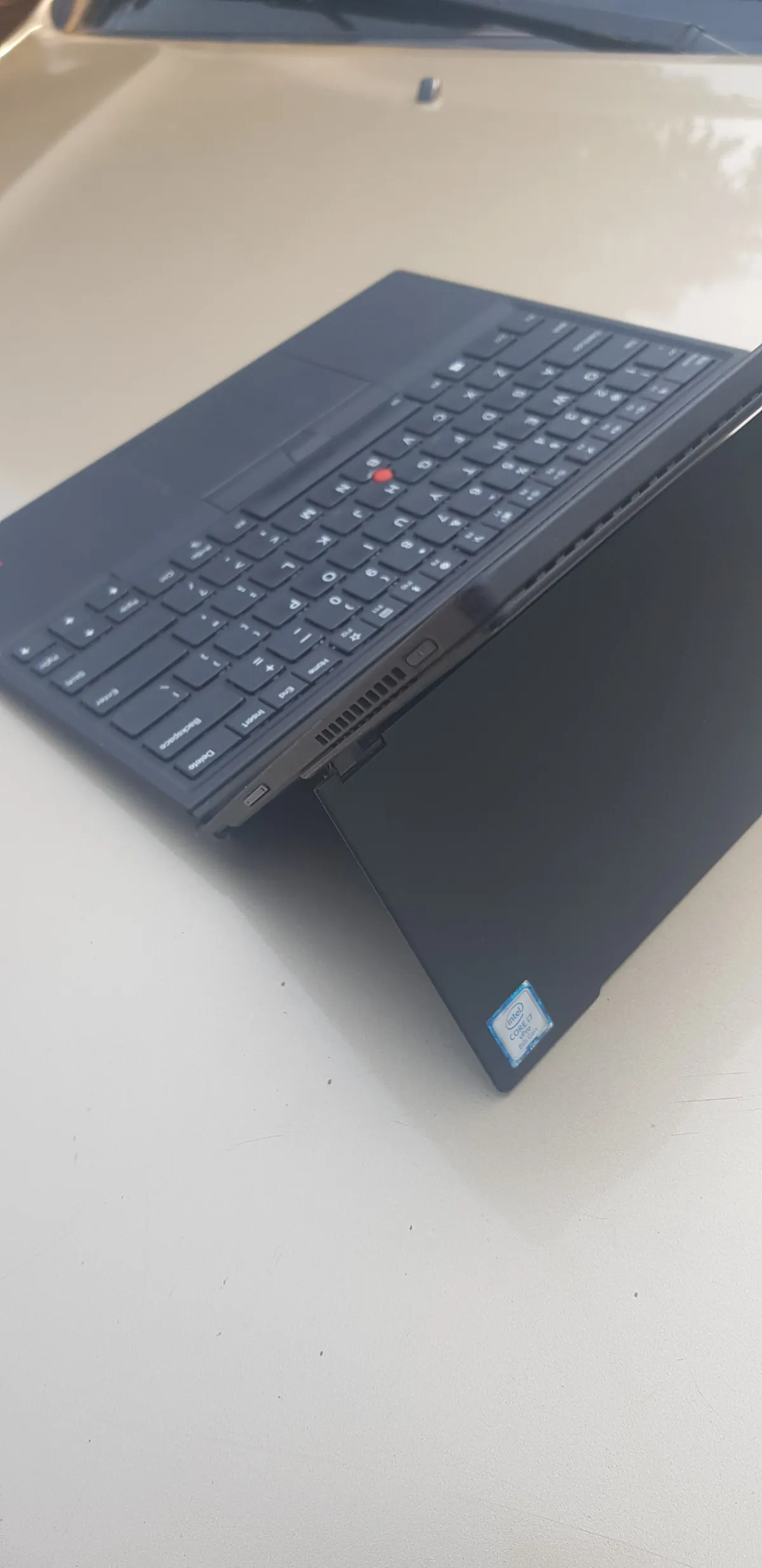 Lenovo ThinkPad X1 carbon convertible - Image 4