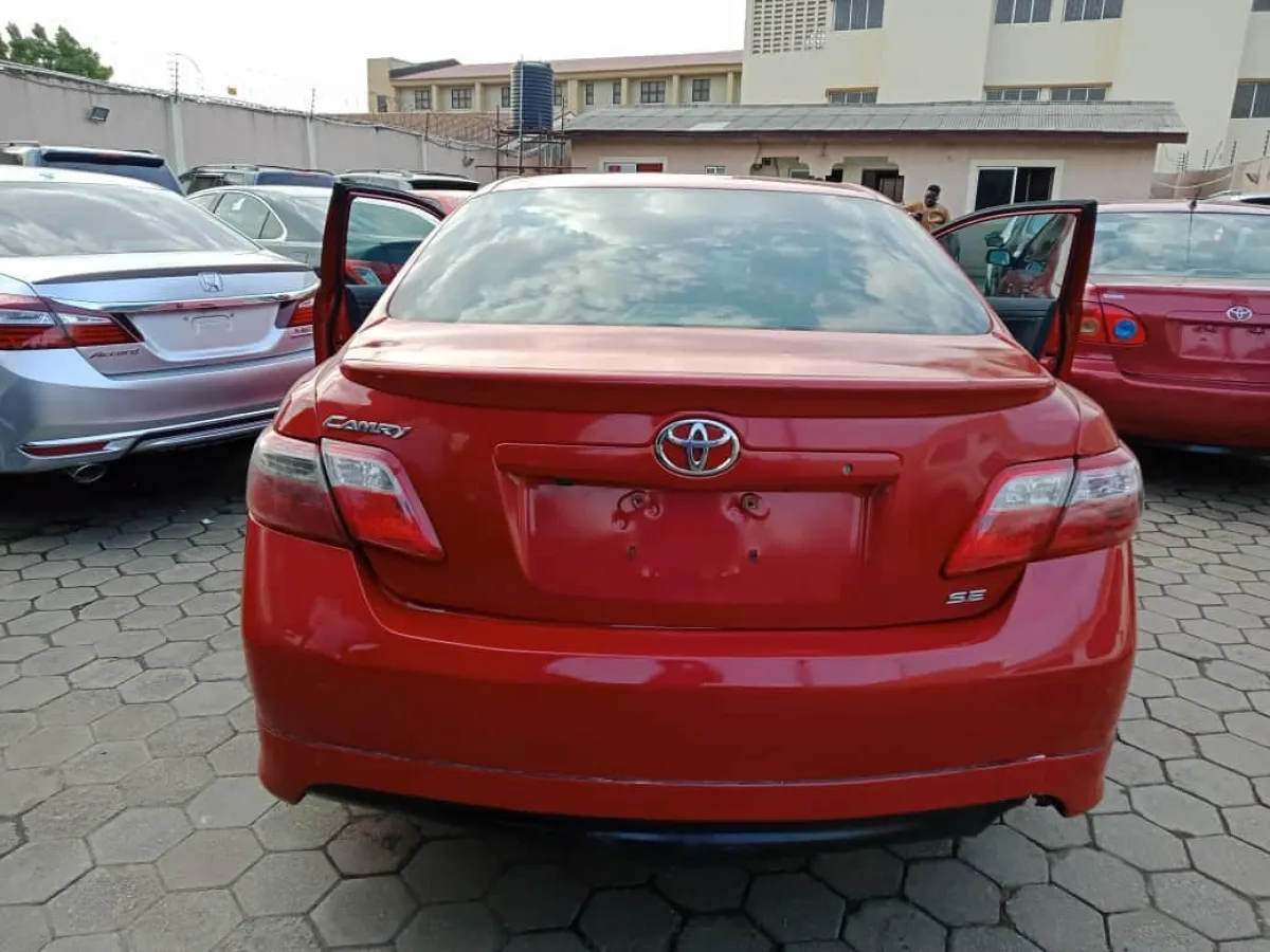 Toyota Camry 2009 Model SE - Image 2