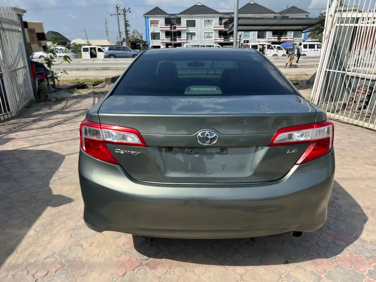 2012 Toyota Camry XLE - Image 2