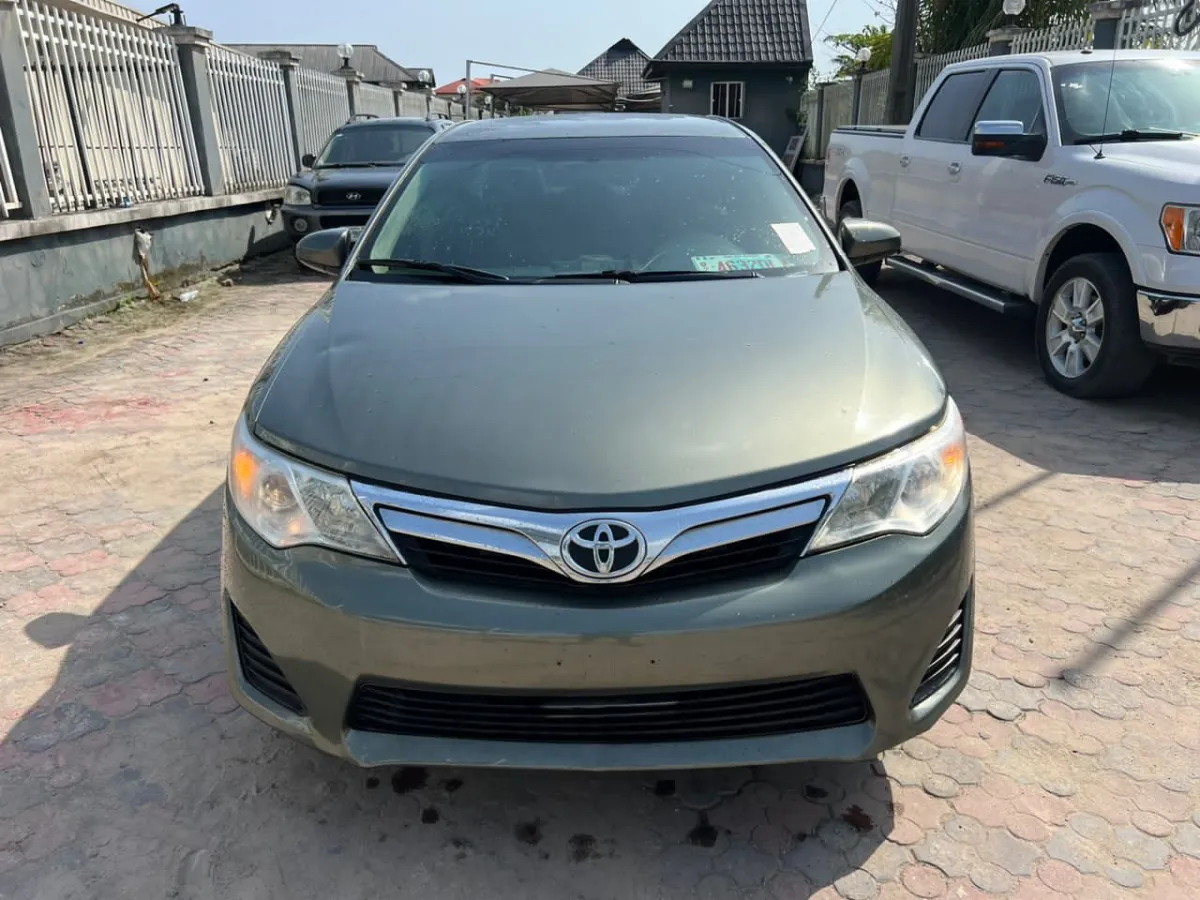 2012 Toyota Camry XLE - Image 3