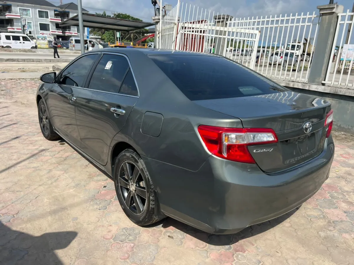 2012 Toyota Camry XLE - Image 4