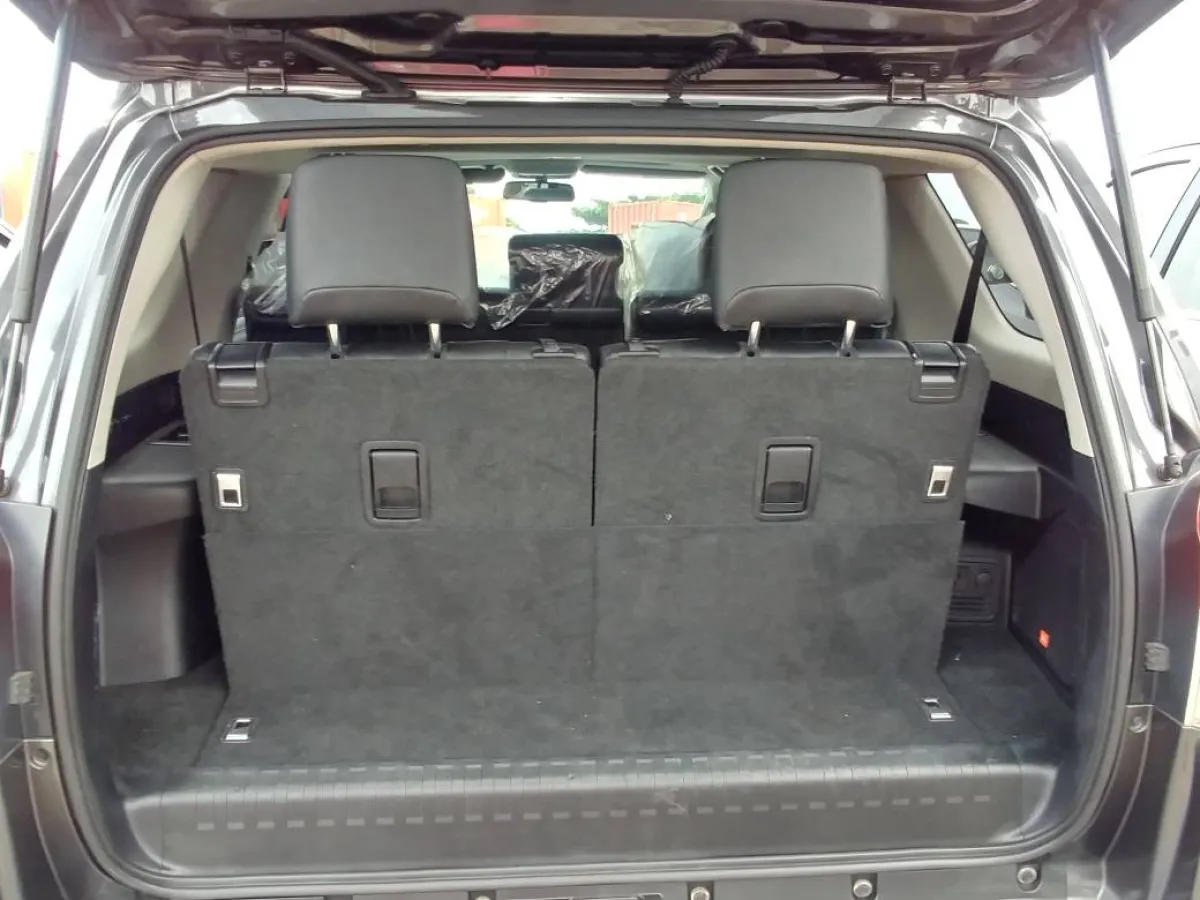 Full Limited Trim 2012 Toyota 4runner. 3 Seater - Image 4