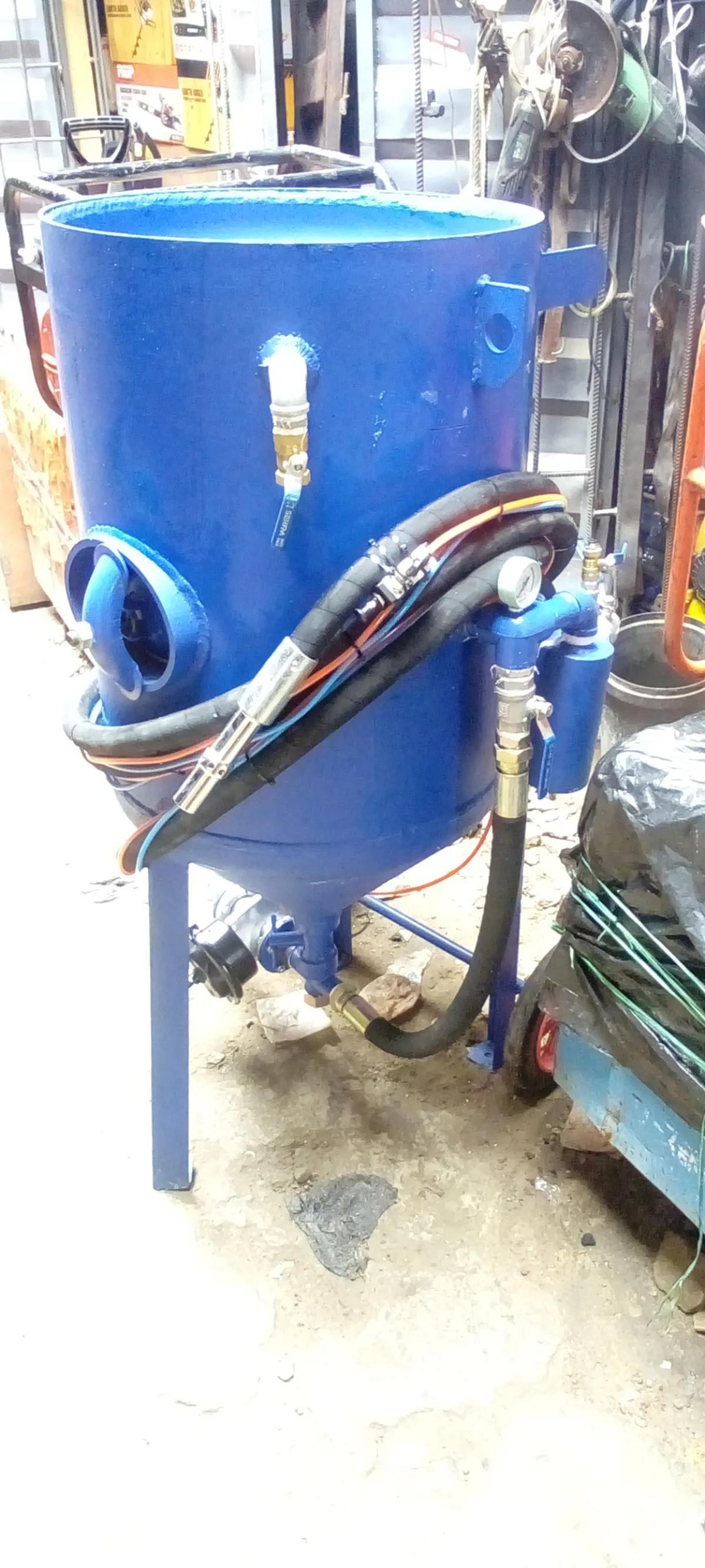 300 litres sandblasting pot - Image 2