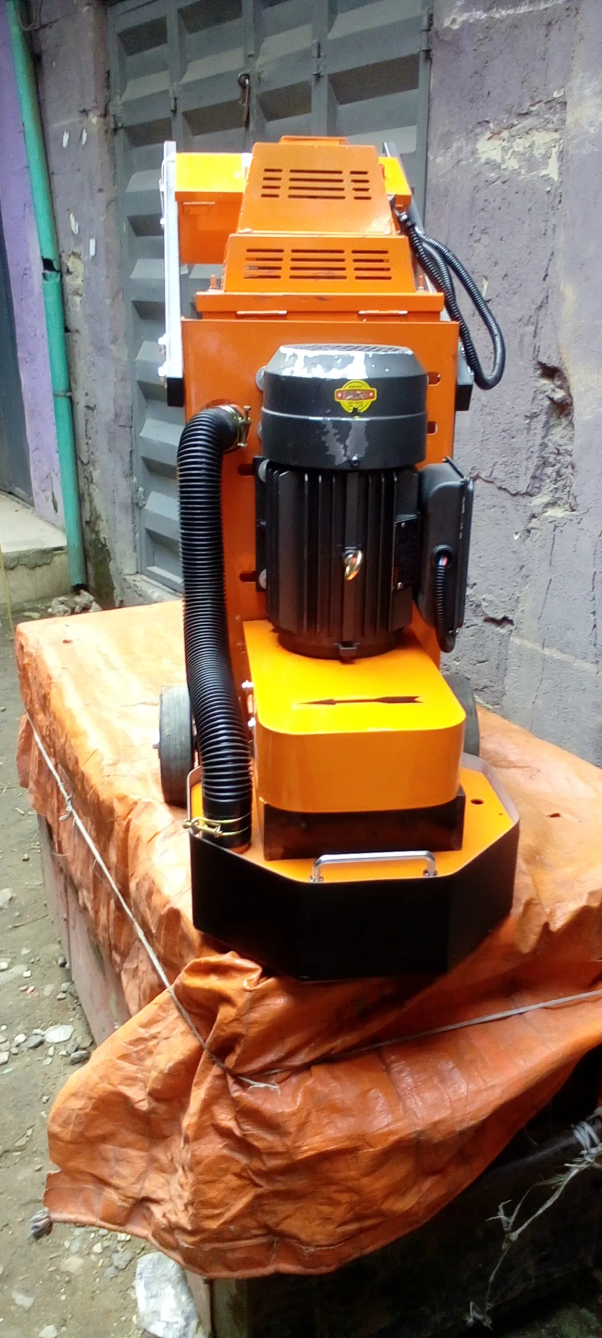 Floor grinder - Image 1