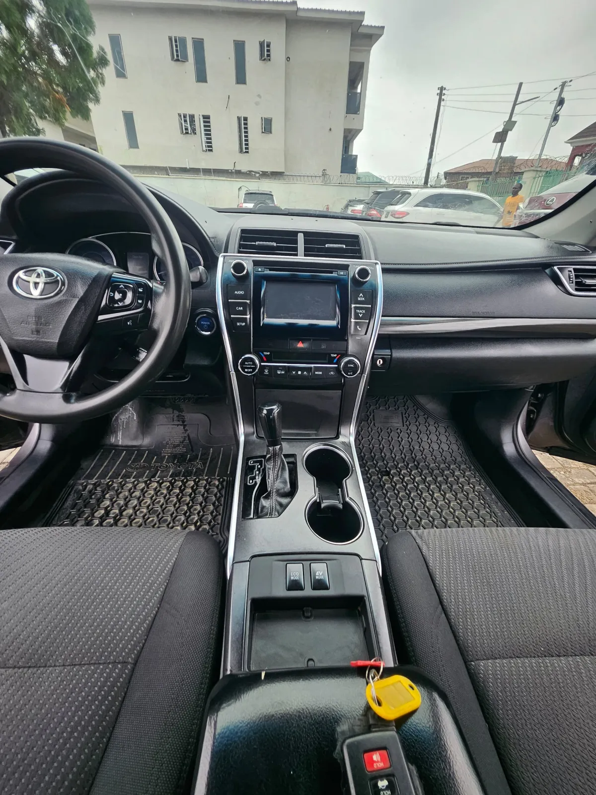 Foreign used 2015 Camry LE Mileage 110k KM(80k miles-US) N1 - Image 4