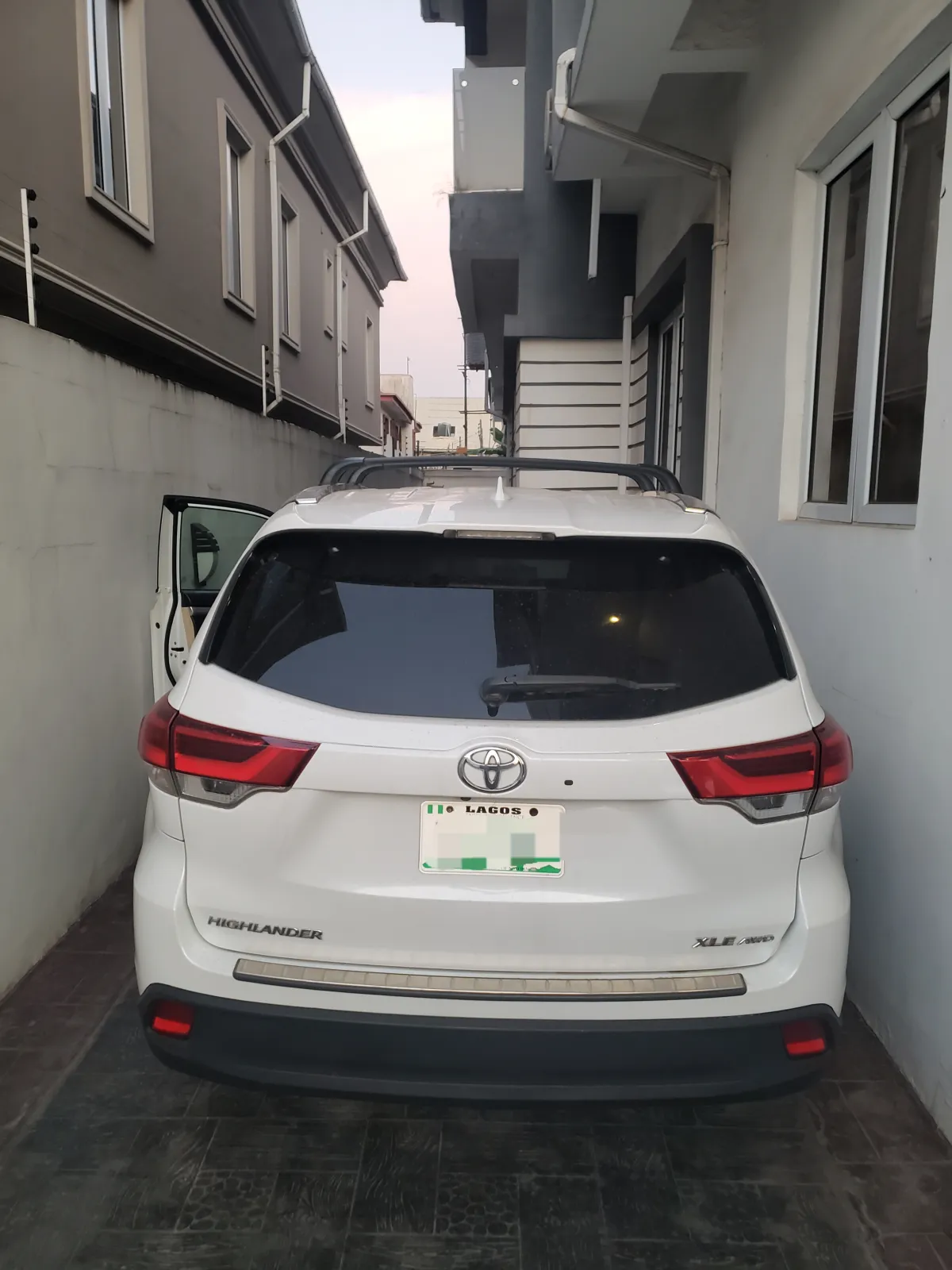 2019 Toyota Highlander XLE - Image 1