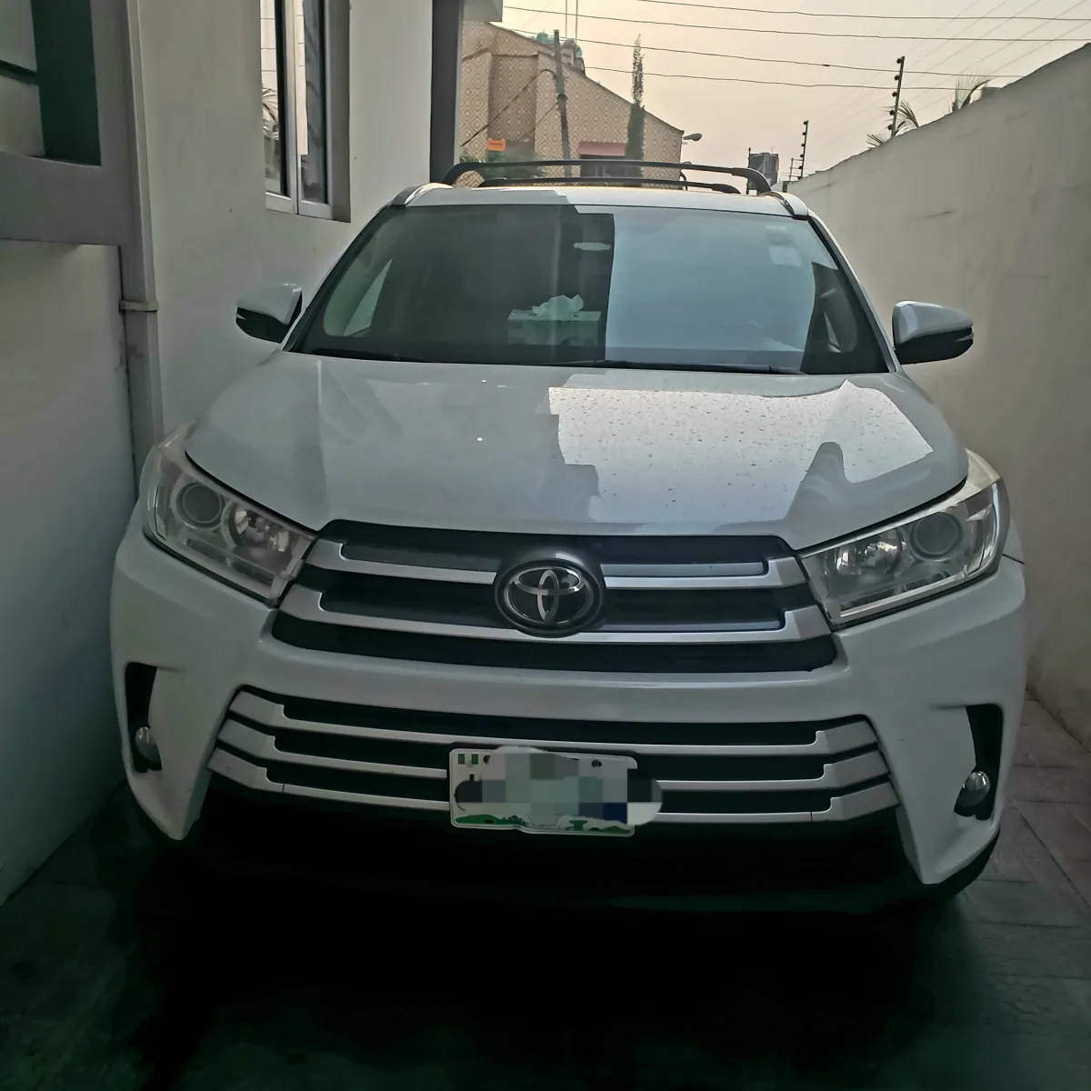 2019 Toyota Highlander XLE - Image 2