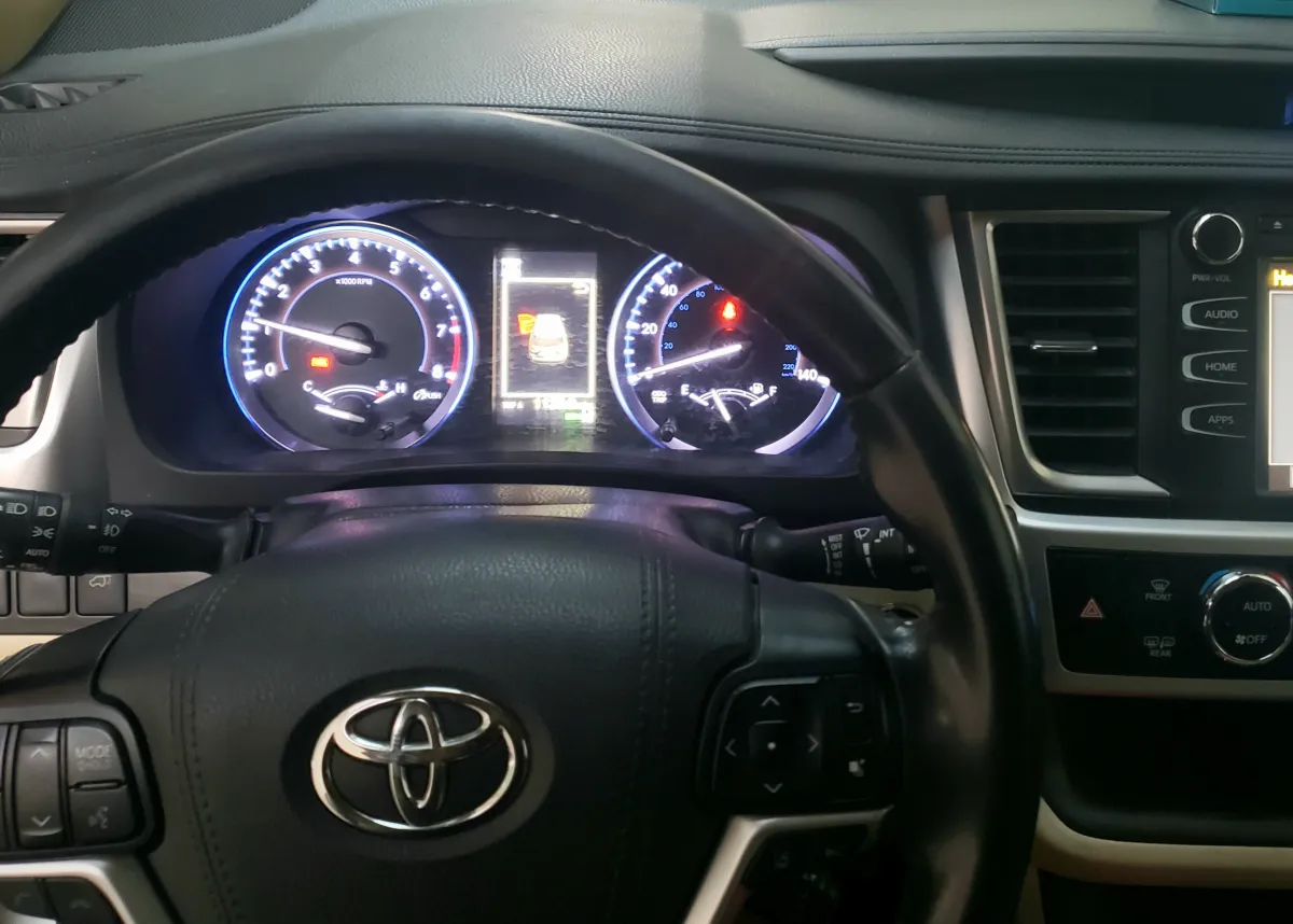 2019 Toyota Highlander XLE - Image 3