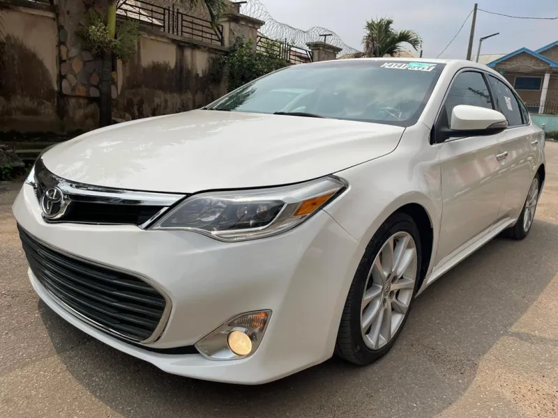 2013 Foreign Used White On Black Toyota Avalon XLE