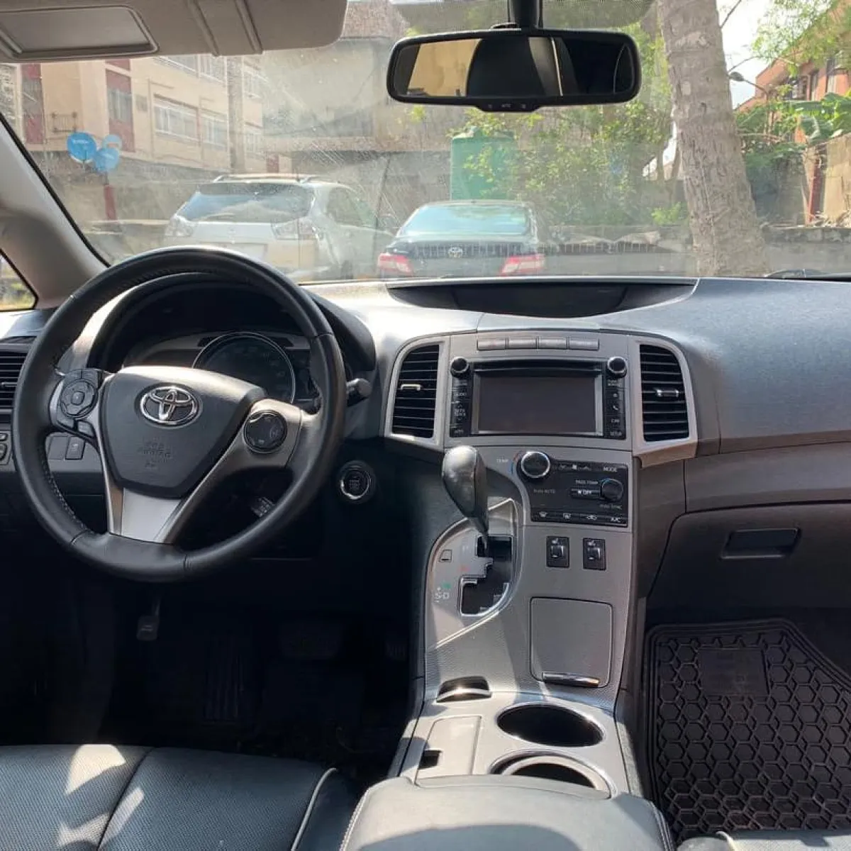 Newly Arrived Tokunbo Toyota Venza - Image 2