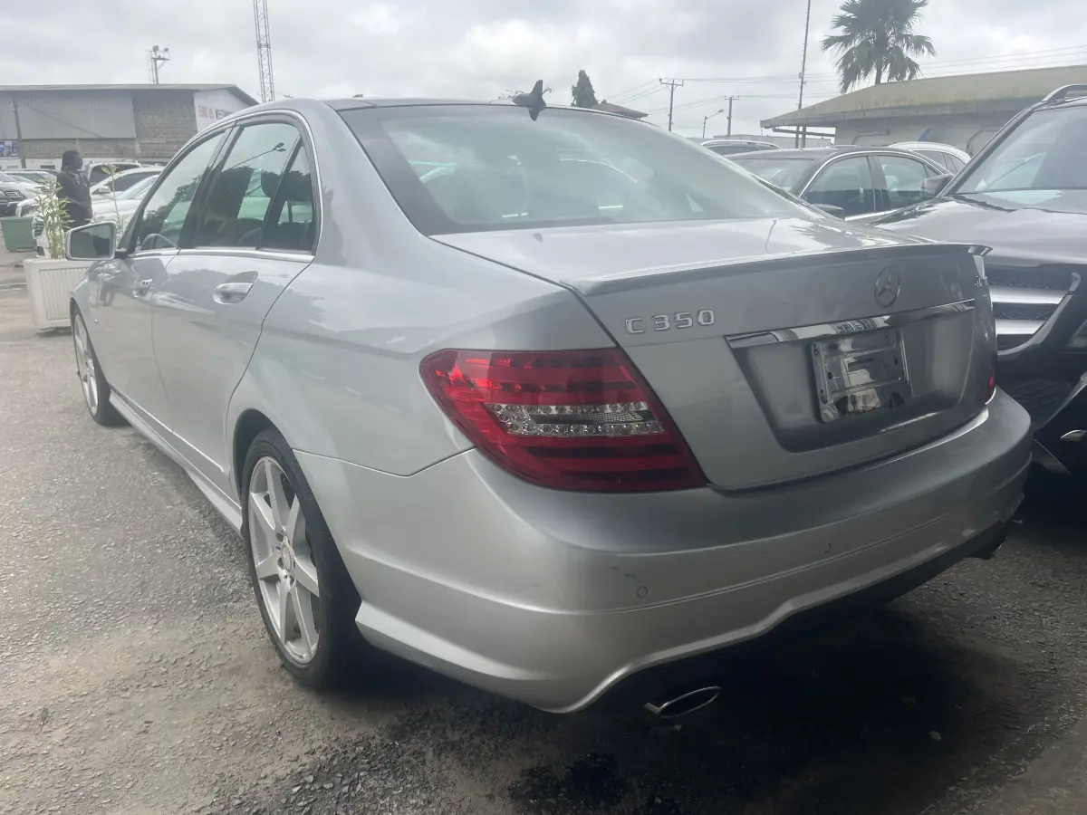 Foreign Used 2012 Mercedes Benz C350 panoramic roof - Image 9