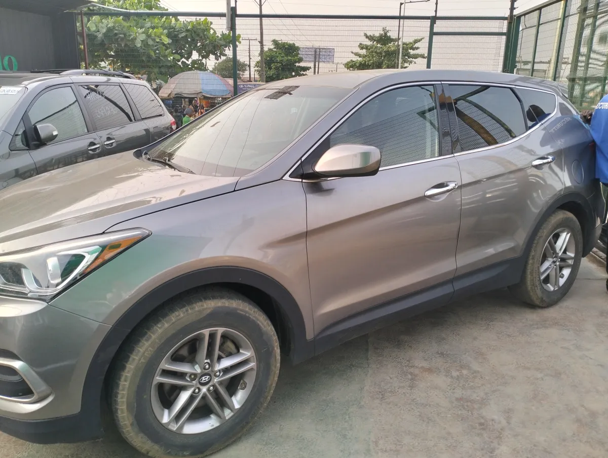 FOREIGN USED HYUNDAI SANTA FE SPORT - Image 4