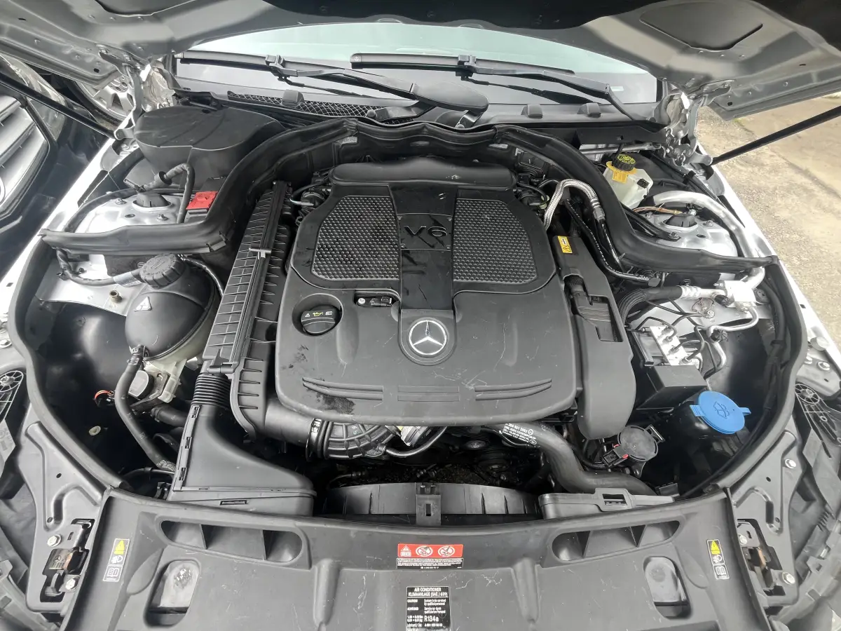 Foreign Used 2012 Mercedes Benz C350 panoramic roof - Image 10