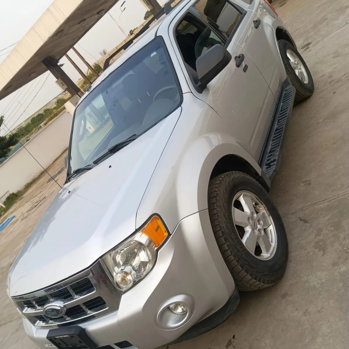 Ford Escape car - Image 3