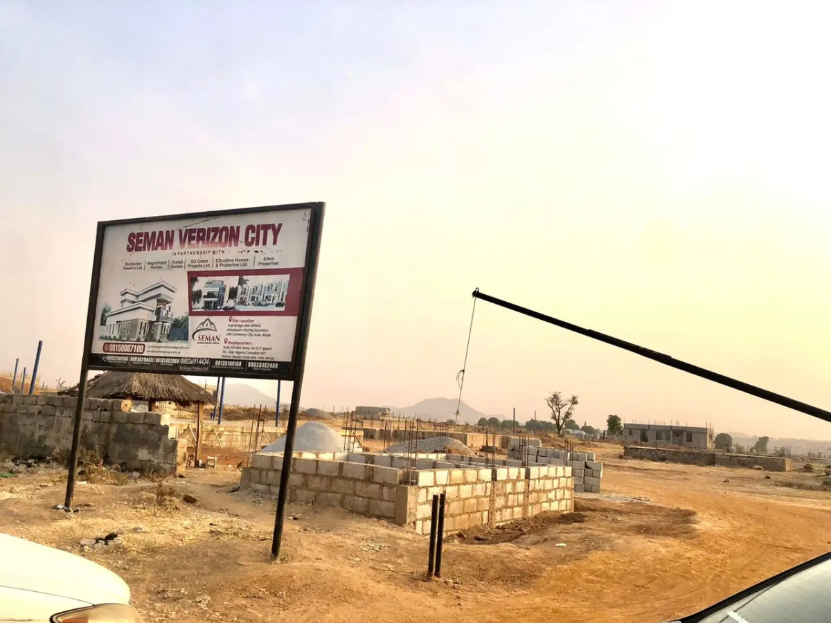 Estate plot of land for sale - Image 1