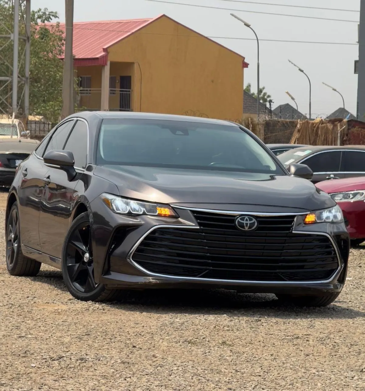 Super Clean Toyota Avalon Xle - Image 1