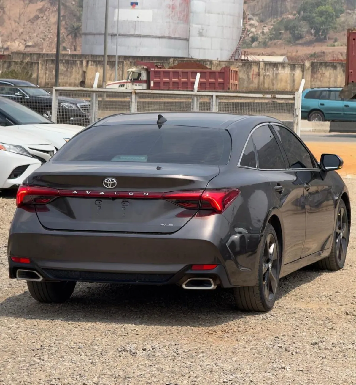 Super Clean Toyota Avalon Xle - Image 2
