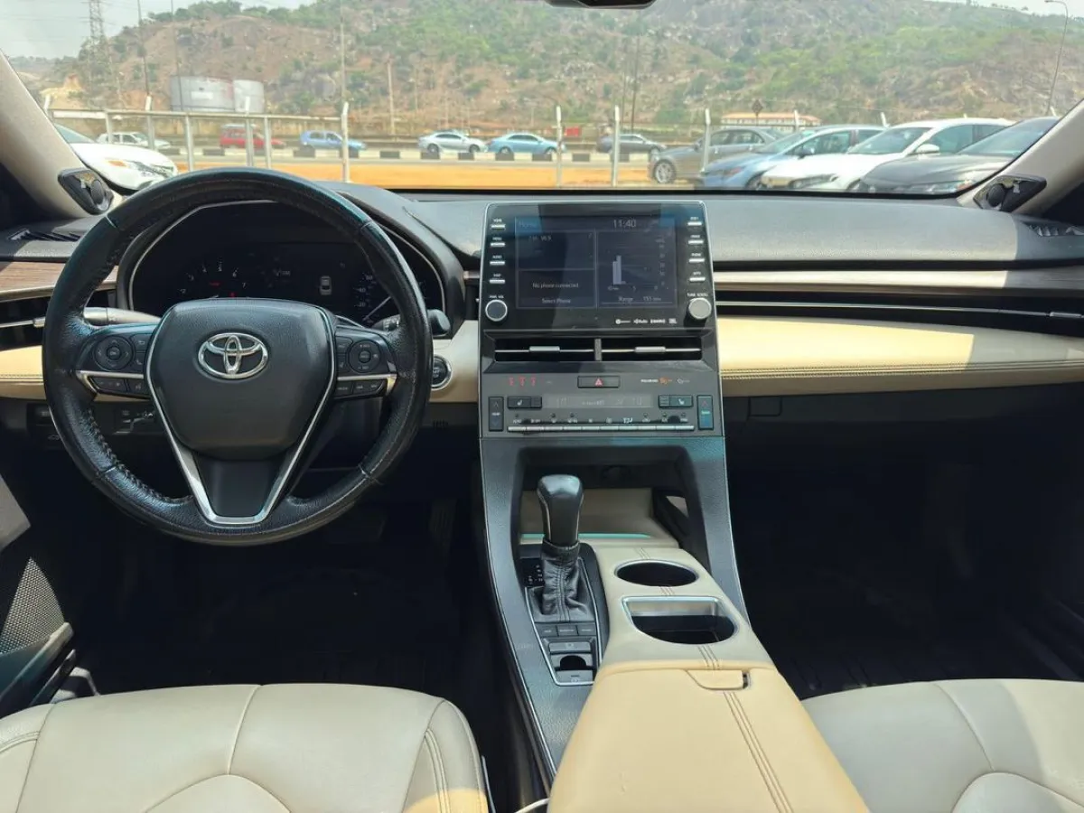 Super Clean Toyota Avalon Xle - Image 4