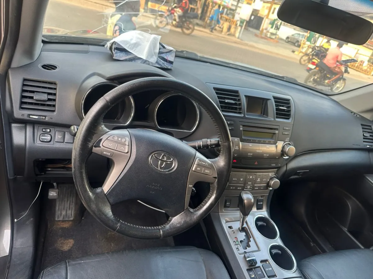 Toyota Highlander 2010 - Image 3