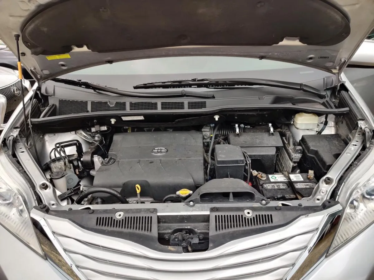 Foreign Used 2015 Sienna Full Options - Image 3