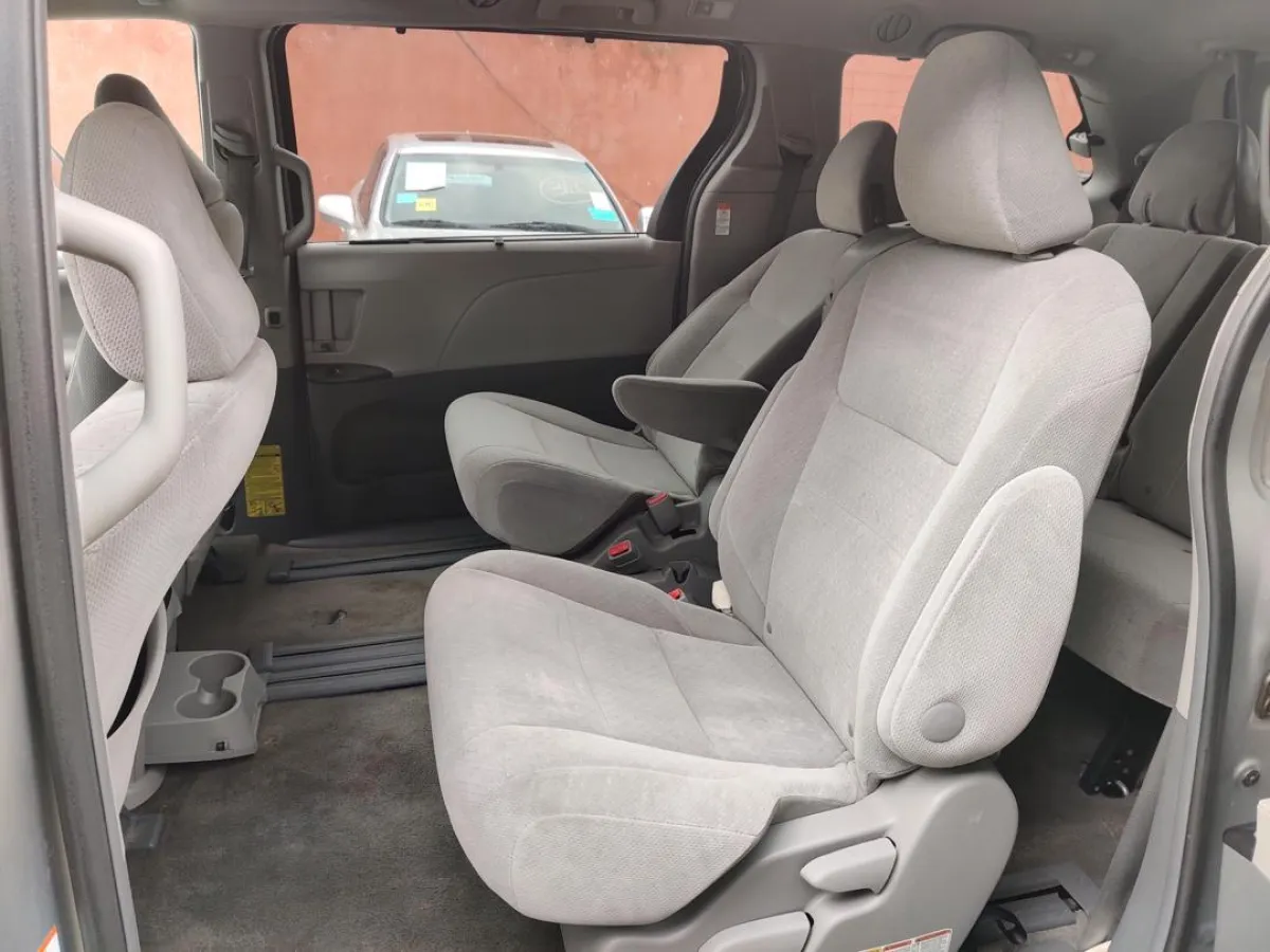 Foreign Used 2015 Sienna Full Options - Image 4