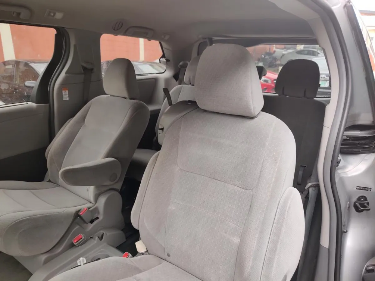 Foreign Used 2015 Sienna Full Options - Image 6