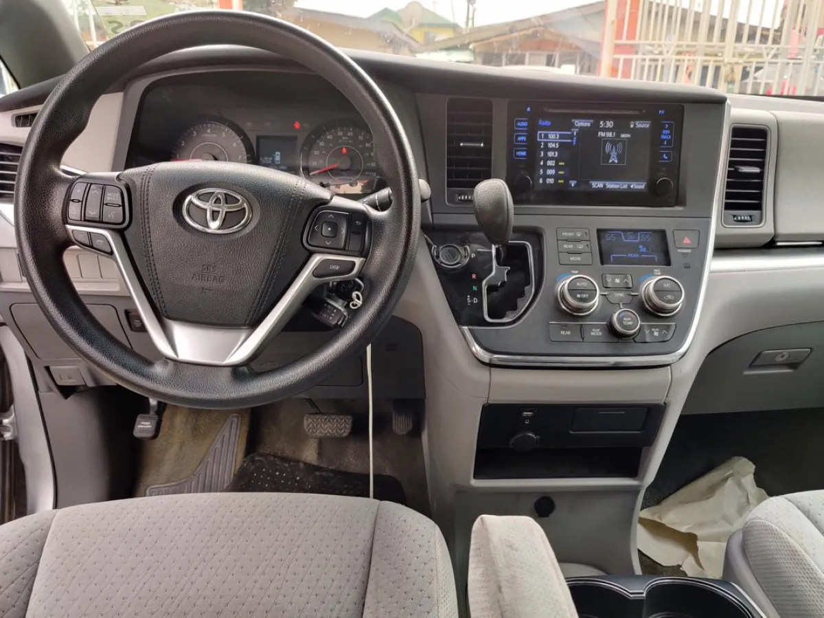 Foreign Used 2015 Sienna Full Options - Image 7